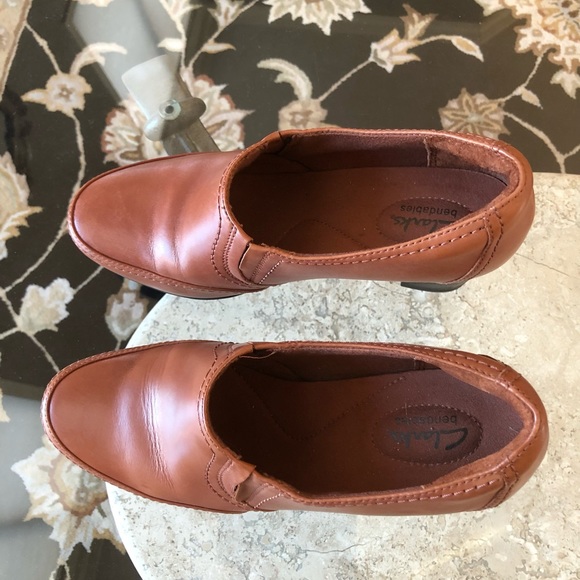 Clarks Bendables, Women’s 9.5, Leather Bootie Shoes, 2.75” Heel, GUC - Picture 10 of 11